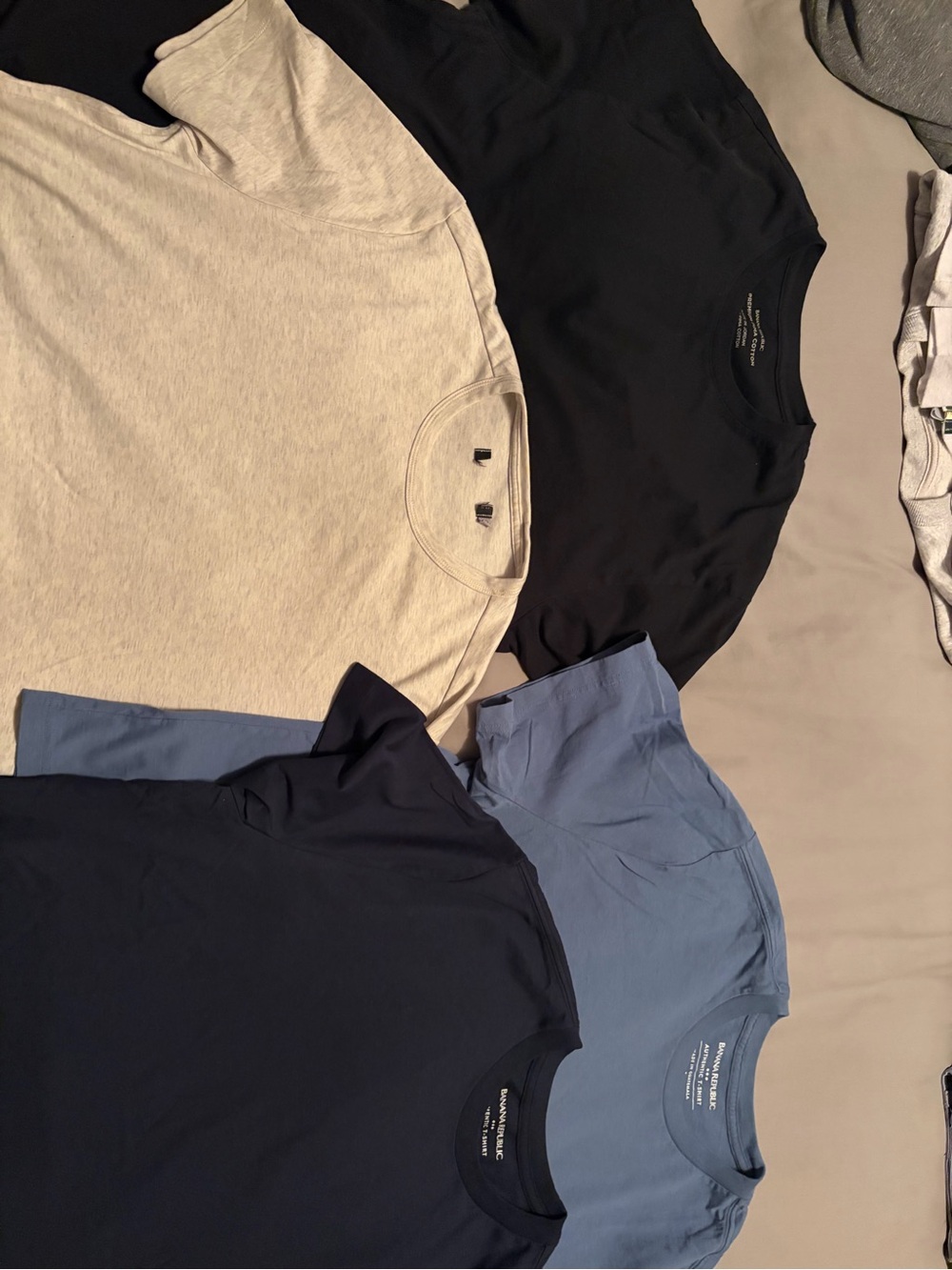 4 Banana Republic Men's Crew Neck T-Shirt - Navy, Light Blue, Black, Cream large - Picture 3 of 5